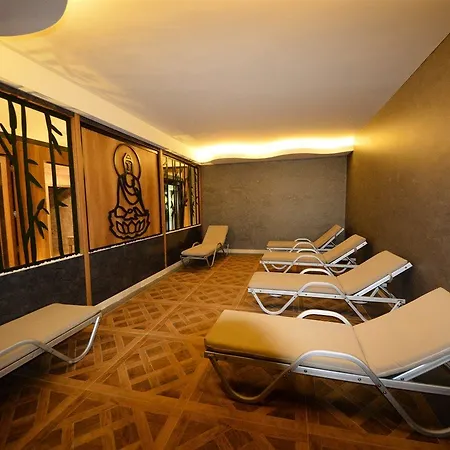 Idas Club فندق