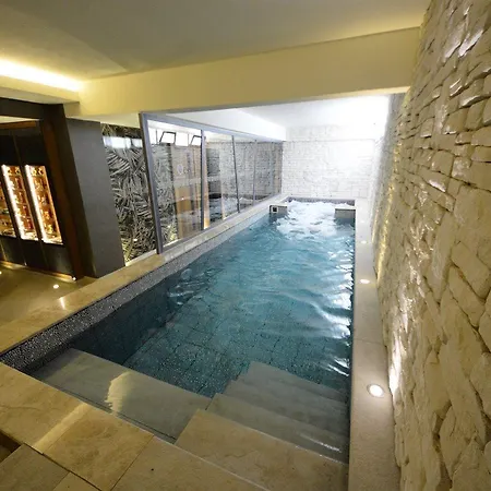 Idas Club فندق