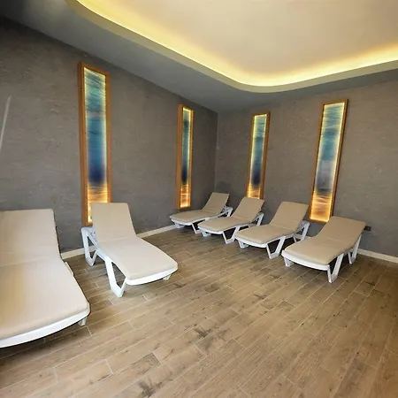 Idas Club فندق 4*