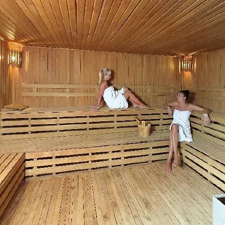 Idas Club فندق 4*