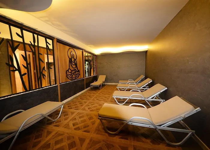 Idas Club فندق