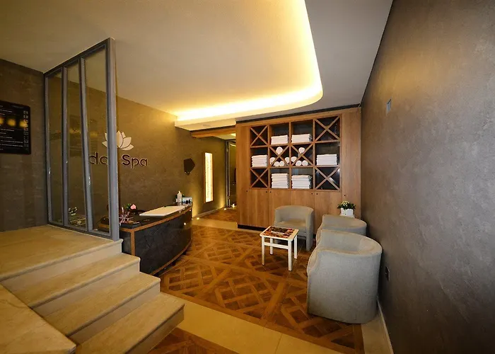 Idas Club فندق